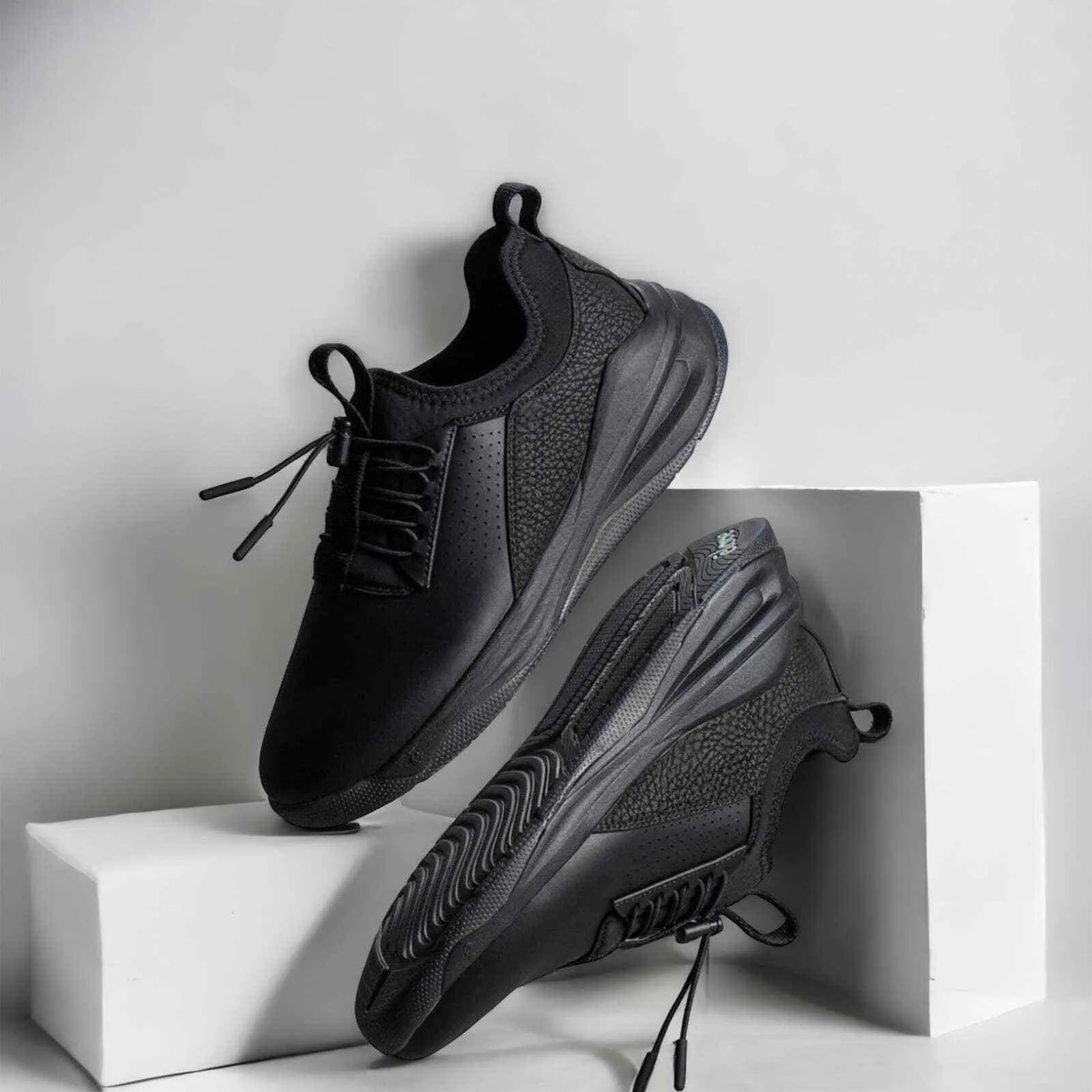 Clove Classic Healthcare Nursing Shoes - All Black Option, Size 9.5 New Sneakers